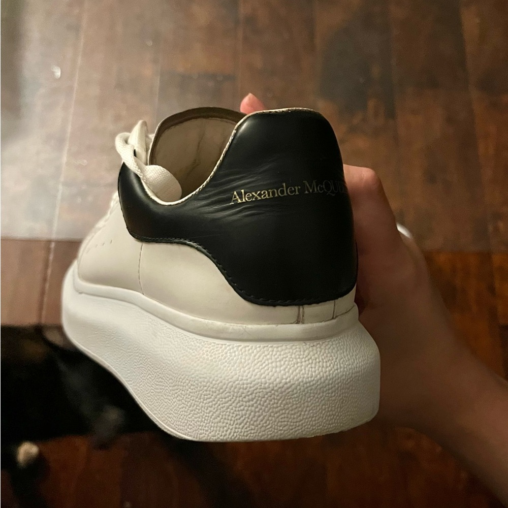 Alexander McQueen Women’s US 9 classic oversized Sneakers